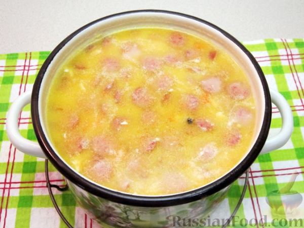 Сырный суп с копчёными колбасками, картофелем и рисом