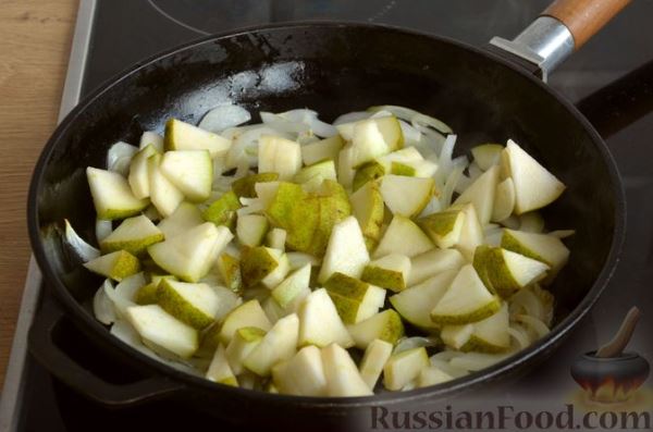 Куриная печень с грушами (на сковороде)